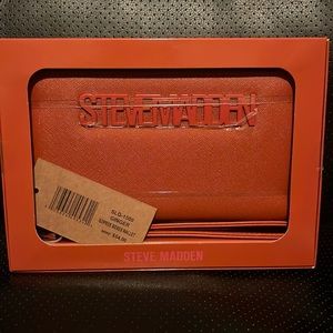 Steve Madden Zippy Wallet Wristlet